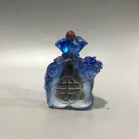 《回流 老琉璃刻 螭龙纹鼻烟壶》

规格：宽5.5高7cm重116克