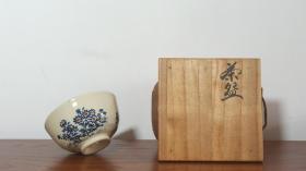 【茶碗】日本赤膚烧茶碗 手作柴烧菊纹染付 带木箱 昭和时期