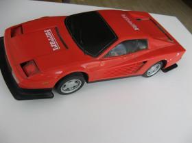 《红色法拉利超跑玩具车》（大尺寸，大灯和雨刷器及后面通电都有闪灯）（塑料材质为主）