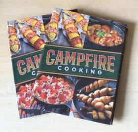 英文版Campfire Cooking 野外美食烹饪技巧制作方法 户外野营菜谱 【精装本 128页】