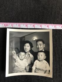 七八十年代家庭合影照片