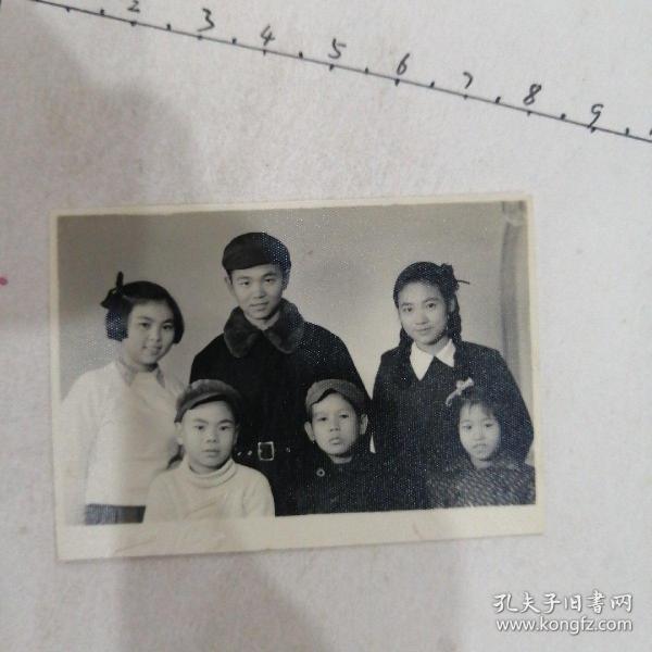 兄弟姐妹六人合影