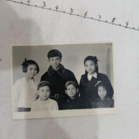 兄弟姐妹六人合影