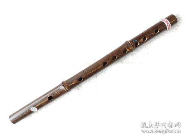上海民族乐器一厂“敦煌”牌竹笛，上世纪生产的手工精品库存笛子，完好无瑕疵，做工精美用料扎实，不可多得的乐器精品。紫竹笛，G调。