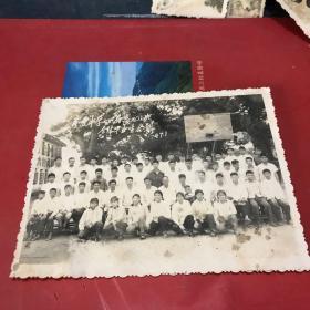宁都县黄陂中学74届高二1班全体毕业生合影1974年