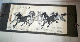 【包邮】甲申年秋江川书画作品-马到成功，画心尺寸129*60.5cm，7品【打卷发货。背面有作者简介-江川，北京市著名画家，喜画山水、人物，擅长画马，追求古朴，先后几十幅作品参加《全国书画展大赛》，其中数十幅作品曾获奖等。】