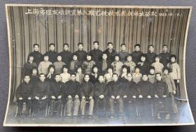 1962年 上海市理发培训室第八期艺徒技术轮训师生合影 照一张（尺寸：9.8*14.8厘米，银盐漂亮，相纸较厚）