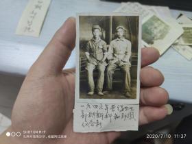 1946年晋绥卫生部材料科与郭凤仪合影，40.50年代部队照片之一