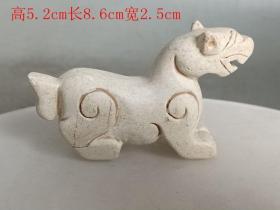 乡下收的鸡骨白玉兽手把件