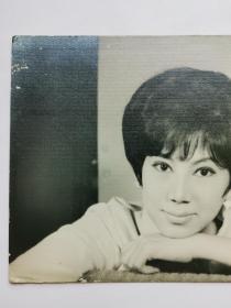 民国美女，凌波，照片一张，香港六十年代邵氏电影公司著名女演员。艺名小娟，