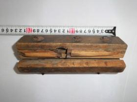 老木工工具刨子，可以正常使用，两边螺丝可以拧动调节的，货号3号
