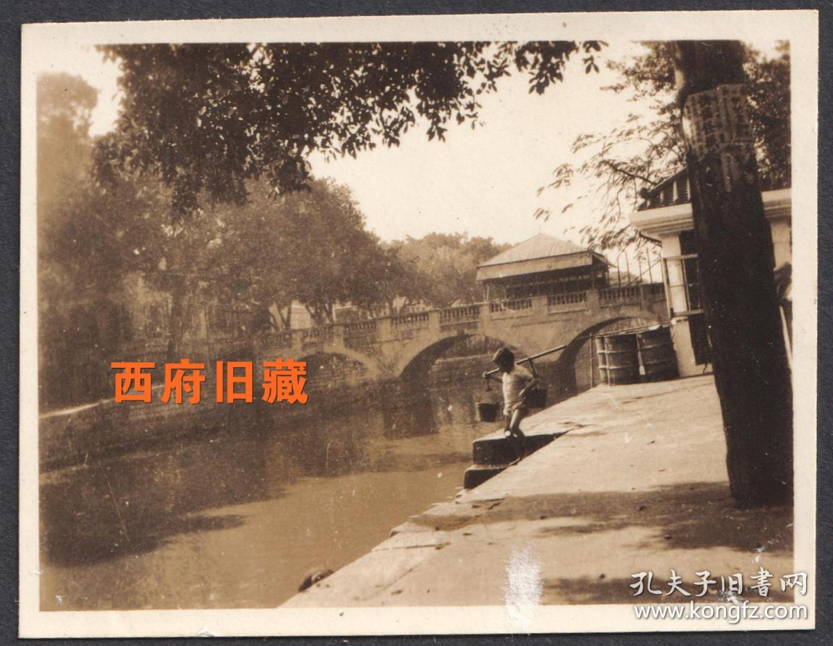 民国老照片，城市河道上的古桥，加盖日军宪兵队戳记。