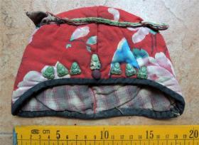 刺绣收藏200610-边疆民族地区早期手工红花棉底儿童帽-7塑罗汉挂