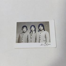 三个人合影1976年10月