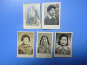 老照片    五十年代 5女士大2吋无馆名各异相片共5张