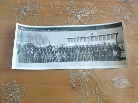 老照片 呼和浩特十六中全体教工欢送中国人民解放军一五九一部队十五分队合影留念1970