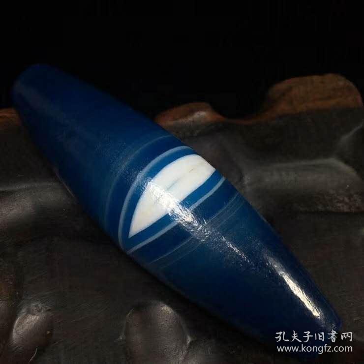 藏区回流稀有蓝沁老料高油包浆佛眼天珠
尺寸：66*20毫米重量：35克