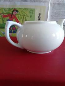 “湖南醴陵”款瓷器茶壶1把 “白鹭山庄”