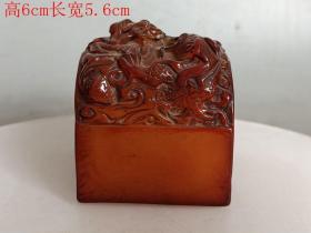 清代传世雕工不错的老蜜蜡龙印章