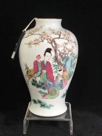 雍正时期民窑麻姑献寿梅瓶，高29厘米，口径7.3厘米
