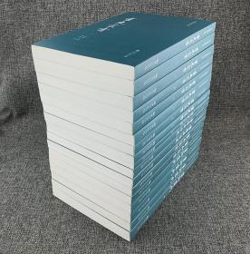 “于安澜书画学四种”全17册，重达9公斤，汇集当代学术大家于安澜在书画学方面的全部重要著作：《画论丛刊》《画史丛书》《画品丛书》《书学名著选》