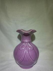 浮雕寿带粉红釉布袋瓶