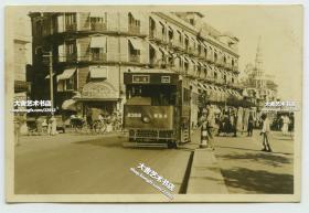 民国时期上海著名“老字号”饭店~位于西藏路北海路口远东饭店，及附近一带繁华街道老照片，可见远东饭店和十七路B358号公共汽车。