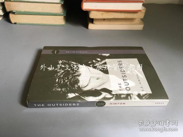 英文原版 the outsiders（局外人    右侧边毛边）