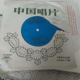 红太阳的光辉把炉台照亮