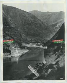 1941年二战滇缅公路澜沧江湄公河上的悬桥老照片，这座桥是日本轰炸机飞行员的重点关注目标