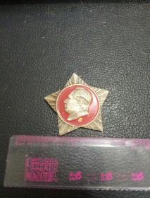 毛泽东主席纪念章（8341颁发）。