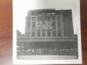 香港五十年代女王加冕时期旺角丽斯戏院老照片一张