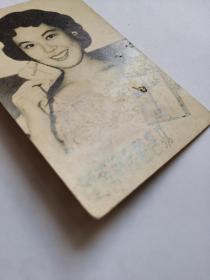 民国美女一代影后，林黛，明信片照片一张（我喜欢高乐香烟）广告。林黛，本名程月如，为爱国人士程思远的长女，原籍广西宾阳，出生于广西南宁，荣获众多奖项。