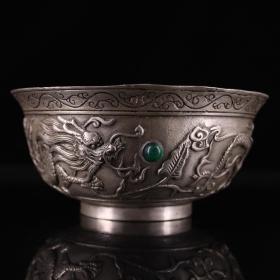 纯铜打造镶嵌宝石鎏银双龙碗
品相完好   做工精细
重475克   高6.5厘米  宽13.5厘米