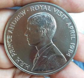 38毫米  1984年  皇家访问英国女王 纪念硬币 带小圆盒