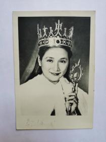 郑佩佩，得奖照片一张，中国香港影视女演员，中国港片打女。参演周星驰电影《唐伯虎点秋香》饰演“华夫人”