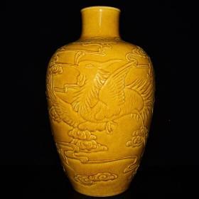 清雍正年鱼籽釉雕刻凤梅瓶45*27cm