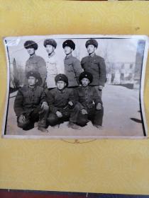 老照片：7个军人【1969年4月8日】