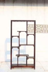 多宝阁一对,老榆木老料新做,难得保存完好,适合别墅,会所,文房装修必备,
   尺寸  高200,宽100.。木质,上乘榆木制作。
   现货  价优!值得收藏!