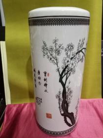 景德镇名家珍品瓷器 - 建国初期文房雅品 手绘花卉纹瓷器画筒    润白细腻 傲梅兰香  素雅高贵（口径宽16厘米，高36厘米 ）