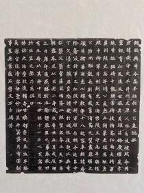 北魏王晏墓志铭（拓片）
志文墨拓尺寸42×42cm（整套带盖）拓工极好。
新晋，魏故典寺令高平县伯王公墓志铭，书法上乘，为典型洛阳邙山体，志盖均全，志盖中间有线刻莲花纹饰，在现存北魏墓志中实属少见。
正光二年，志主王晏，字史平，不见于史册，然其曾祖王琚《魏书》有传，其祖、父亦见载于《魏书～王琚传》后。另外，龙门石窟有《王史平造像记》，正是志主王晏（字史平）所造。