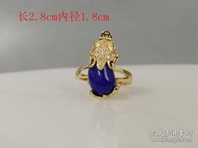 镶嵌蓝宝石戒指.