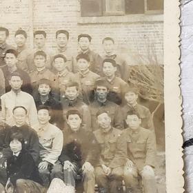 福建农学院农学系七四级工农兵学员毕业合影，77年1月，背面有名字，保真，包快递