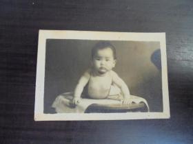 爬行态的幼儿老照片