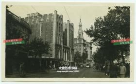 民国上海南京路街景，可见道路边的金门大酒店，西侨青年会大楼老照片，11.2X6.8厘米，泛银