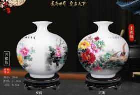 李万老师应景德镇防陶瓷文化艺术中心邀请，老师作品制做陶瓷艺术品，可合影