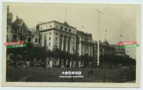 民国上海黄浦江外滩街道老照片，从南向北可见德国总会大楼（1934年之后被拆除原址修建中国银行大楼），横滨正金银行大楼，扬子大楼，怡和洋行大楼，格林邮船大楼等建筑