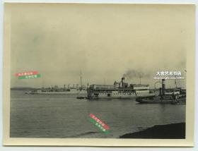 民国早期长江湖北汉口码头停靠的扬子江客运渝江号轮船，以及大型军舰老照片