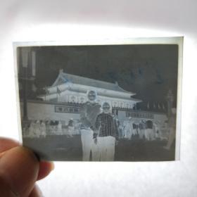 黑白老照片底片解放初期的老北京天安门留影，稀有底片