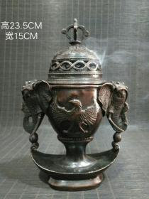 黄铜
《金刚杵熏炉》一件，造型经典，皇室专用。
重量：大约2.3斤
尺寸：高23.5CM，宽15CM，内径7.7CM